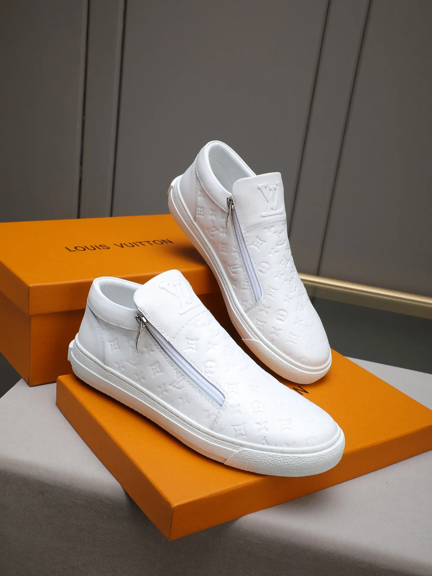 The main recommended model👍👍👍PP440 is the new LOUIS VUITTON [Luden Yiwei]——LV upper [Lv]🇮🇹Imported first-layer cowhide embossed🇩🇪Breathable sheep lining ➕Non-slip and wear-resistant outsole. Every man's identity is reflected in his elegant and stable upper shoes🚶🏻🚶🏻📯 No matter the wind or rain, the shoe last remains unchanged and can stand the test of time🔍️. ——Code number: 38-44 (45 can be customized)
